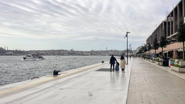 Galataban.istanbul, Türkiye 2.2023.İstanbul Avrupa ve Asya kıtaları arasındaki rüya şehridir. Galataport limanından İstanbul ve Boğaz manzarası.