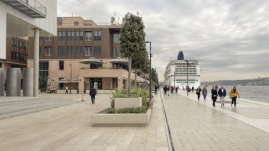 Galataban.istanbul, Türkiye 2.2023.İstanbul Avrupa ve Asya kıtaları arasındaki rüya şehridir. Galataport limanından İstanbul ve Boğaz manzarası.