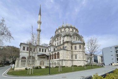 Avrupa kıtaları ile Asya arasındaki rüya şehir 2 Nisan 2023, İstanbul. Tophane Meydanı, İstanbul 'un Beyolu ilçesinde yer alan tarihi bir meydandır. Bugün, kültürel ve sanatsal etkinlikler için bir mekan olarak hizmet vermektedir.. 