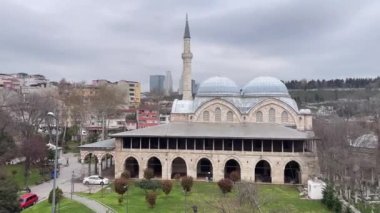 Kasımpaşa, İstanbul, Türkiye. Muhteşem 16. yüzyıl camisi, tavan kubbesi ve vitraylı ibadethaneleriyle ünlüdür. Piyale Paşa Camii 'nin dış görünüşü.