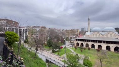 Kasımpaşa, İstanbul, Türkiye. Muhteşem 16. yüzyıl camisi, tavan kubbesi ve vitraylı ibadethaneleriyle ünlüdür. Piyale Paşa Camii 'nin dış görünüşü.