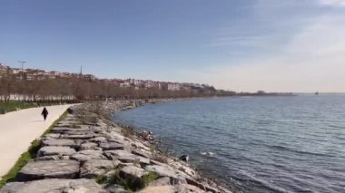 Avcılar, istanbul, Türkiye. 82023.Avclar İlçesi 'nin Marmara Denizi boyunca uzanan kıyı şeridi, şehir hayatından kaçmak, doğayla uyum içinde olmak ve keyifli anlar yaşamak isteyenler için mükemmel bir seçim.. 