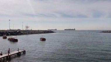 Avcılar, istanbul, Türkiye. 82023.Avclar İlçesi 'nin Marmara Denizi boyunca uzanan kıyı şeridi, şehir hayatından kaçmak, doğayla uyum içinde olmak ve keyifli anlar yaşamak isteyenler için mükemmel bir seçim.. 