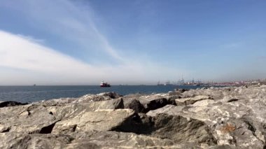 Avcılar, istanbul, Türkiye. 82023.Avclar İlçesi 'nin Marmara Denizi boyunca uzanan kıyı şeridi, şehir hayatından kaçmak, doğayla uyum içinde olmak ve keyifli anlar yaşamak isteyenler için mükemmel bir seçim.. 
