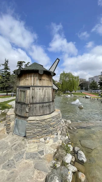 İstanbul 'un güzel mahallelerinden Atakoy Kazakistan Halk Parkı, Atakoy Kazakistan' da Doğa ve Kültür Buluştu. İstanbul 'un güzel mahallelerinden Atakoy Kazakistan Halk Parkı, doğa ve kültürün mükemmel bir karışımıdır.. 