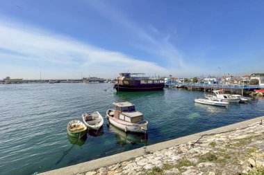 Avcılar, istanbul, Türkiye. 82023. Avclar İlçesi 'nin Marmara Denizi kıyısındaki sahil ve kıyı şeridi şehir hayatından kaçmak, doğayla uyum içinde olmak ve keyifli anlar yaşamak isteyenler için mükemmel bir seçim.. 