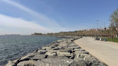 Avcılar, istanbul, Türkiye. 82023. Avclar İlçesi 'nin Marmara Denizi kıyısındaki sahil ve kıyı şeridi şehir hayatından kaçmak, doğayla uyum içinde olmak ve keyifli anlar yaşamak isteyenler için mükemmel bir seçim.. 