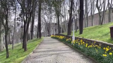 Gülhane, İstanbul, Fatih 'in Eminonu ilçesine bağlı tarihi bir parktır. İstanbul 'daki tarihi yarımadanın önemli sembollerinden Gulhane Parkı' ndan tarihi ve doğa manzarası.