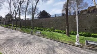 Gülhane, İstanbul, Fatih 'in Eminonu ilçesine bağlı tarihi bir parktır. İstanbul 'daki tarihi yarımadanın önemli sembollerinden Gulhane Parkı' ndan tarihi ve doğa manzarası.