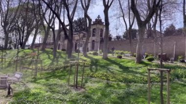 Gülhane, İstanbul, Fatih 'in Eminonu ilçesine bağlı tarihi bir parktır. İstanbul 'daki tarihi yarımadanın önemli sembollerinden Gulhane Parkı' ndan tarihi ve doğa manzarası.