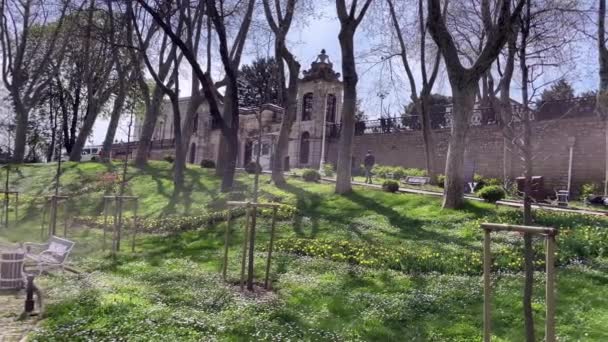 グルヘイン公園は イスタンブールのファティ地区のEminonu地区に位置する歴史的な公園です イスタンブールの歴史的半島の重要なシンボルの1つであるグルハネ公園からの歴史と自然景観 — ストック動画