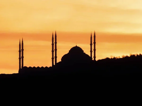 Silueta Mezquita Camlica Estambul — Vector de stock