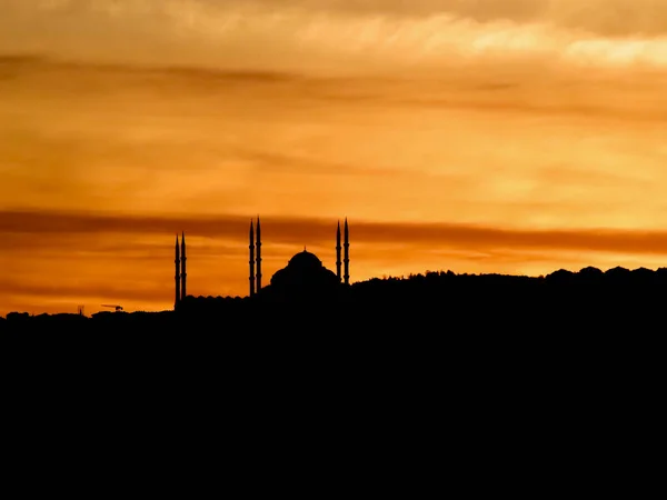Silhouette Della Moschea Camlica Istanbul — Vettoriale Stock