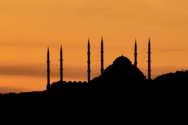 Silhouet Van Camlica Moskee Istanbul — Stockvector
