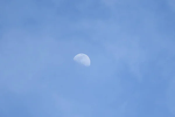 Чарующий Танец Луны Небе — стоковое фото