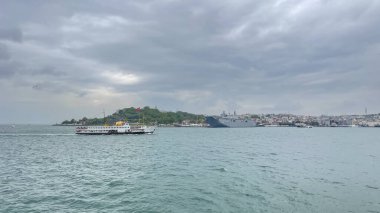 İstanbul, Türkiye. 20 Mayıs 2023 İstanbul Tarihi Yarımadası: Şehir Hatları Feribotundan Büyüleyici Bir Bakış