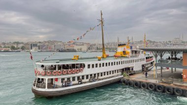 İstanbul, Türkiye. 20 Mayıs 2023 İstanbul Tarihi Yarımadası: Şehir Hatları Feribotundan Büyüleyici Bir Bakış