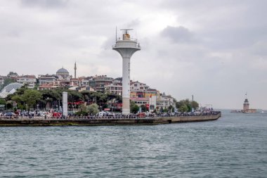 İstanbul 'un tarihi ilçesi Uskudar, İstanbul, İstanbul. 20 Mayıs 2023. Uskudar Meydanı. Şehir sınırındaki feribottan görüntüyü al.