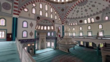 Atakoy, İstanbul, Türkiye. 20 Mayıs 2023 Atakoy Ömer Duruk Camii. İçişleri 'nin Huzurlu Ortamı. 
