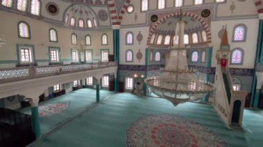 Atakoy, İstanbul, Türkiye. 20 Mayıs 2023 Atakoy Ömer Duruk Camii. İçişleri 'nin Huzurlu Ortamı. 