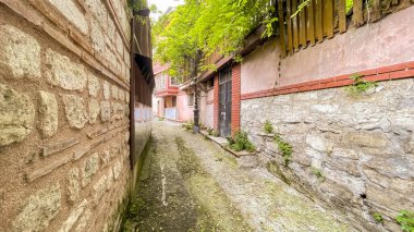 İstanbul 'un dini ve turistik mekanı Eyp Sultan' ın tarihi binalarıyla manzarası.