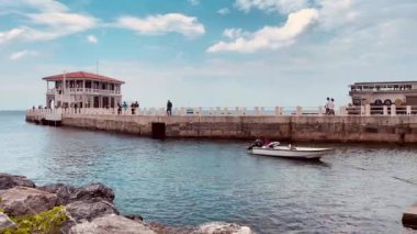 Moda, istanbul, Türkiye. 18 Haziran 2023.A Tranquil Escape in the Heart of Istanbul, Moda Pier.Zaman aşımlı video.