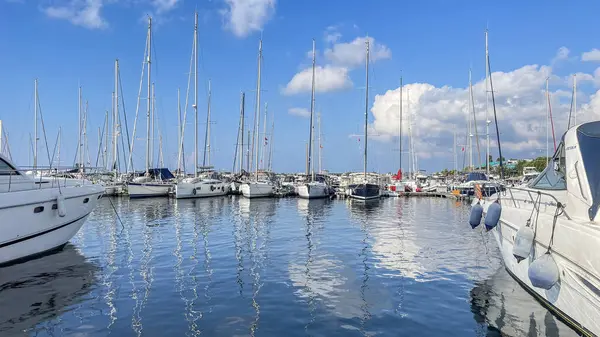 Atakoy, İstanbul, Türkiye. 27 Haziran 2023. Türkiye 'nin en prestijli marinalarından biri olan Atakoy Marina. Tekneler ve yatlar.