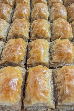 Baklava geleneksel bir Türk tatlısıdır