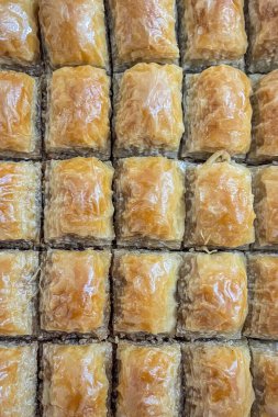 Baklava geleneksel bir Türk tatlısıdır
