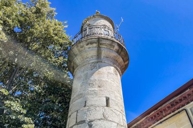 1 Temmuz 2023.istanbul, Türkiye dini binaları ve İslam sembolleri, camiler. Camiler şehri, İstanbul. İstanbul 'daki mimari küçük camiler