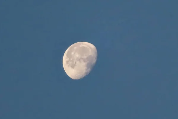 Mond Blauen Himmel Nahaufnahme Von Foto Mit Weichem Fokus — Stockfoto
