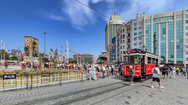 Бейонсе Истанбул Турция Июль 2023 Район Бейоглу Площадь Таксим Улица — стоковое фото