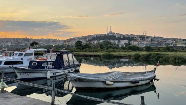 Eyup, istanbul, Türkiye. 11 Temmuz 2023. İstanbul 'u hayal et. Eyup bölgesindeki Golden Horn sahilinden sabah manzarası.