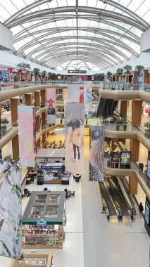 Atakoy, İstanbul, Türkiye. 16 Temmuz 2023.istanbul A Plus Alışveriş Merkezi, Atakoy. Alışveriş ve eğlence ihtiyaçlarınızla tanışın! Alışveriş merkezinden iç görünüm.