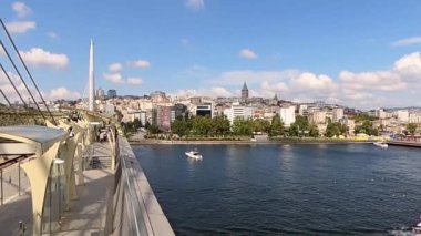 Haliç, istanbul, Türkiye. 2 Ağustos 2023 İstanbul 'un Altın Boynuz Metro Köprüsü' nden Büyüleyici Manzarası. İstanbul Panoraması. Golden Horn Metro Köprüsü 'nden büyüleyici bir bakış.