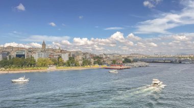 Haliç, istanbul, Türkiye. 2 Ağustos 2023 İstanbul 'un Altın Boynuz Metro Köprüsü' nden Büyüleyici Manzarası. İstanbul Panoraması. Golden Horn Metro Köprüsü 'nden büyüleyici bir bakış.