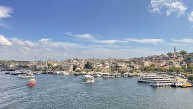 Haliç, istanbul, Türkiye. 2 Ağustos 2023 İstanbul 'un Altın Boynuz Metro Köprüsü' nden Büyüleyici Manzarası. İstanbul Panoraması. Golden Horn Metro Köprüsü 'nden büyüleyici bir bakış.