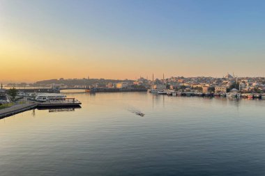Haliç, istanbul, Türkiye. 2 Ağustos 2023 İstanbul 'un Altın Boynuz Metro Köprüsü' nden Büyüleyici Manzarası. İstanbul Panoraması. Golden Horn Metro Köprüsü 'nden büyüleyici bir bakış.
