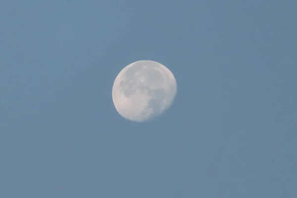 Moon Closeup Mostrando Detalhes Superfície Lunar Noite Lua Cheia Isolada — Fotografia de Stock