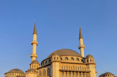 İstanbul 'un Kalbindeki İstanbul, Türkiye' de 25 Ağustos 2023 Eğlence ve Kültür Merkezi. Taksim Meydanı. Taksim Camisi..