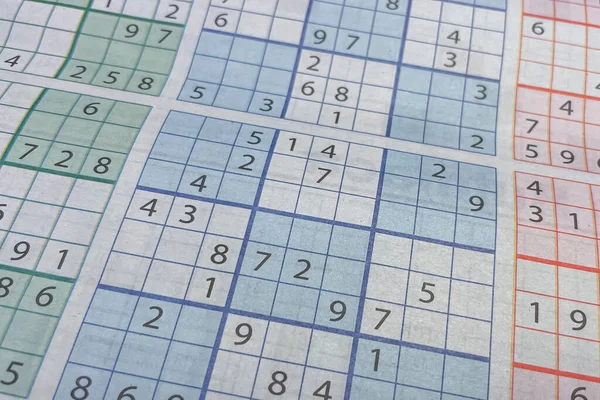 Primer Plano Una Mesa Con Números Crucigrama Sudoku — Foto de Stock