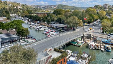 Anadolu Hisar, istanbul, Türkiye, 16 Eylül 2023 Anadolu Hisar Şatosu. İstanbul 'un Tarihi ve Kültürel Mirasının Parlayan Mücevheri. Boğaz 'ın Gizemli Savunma Kalesi. Kaleden Goksu deresinin manzarası.