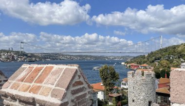 Anadolu Hisar, istanbul, Trkiye, 16 Eylül 2023 Anadolu Hisar Şatosu. İstanbul 'un Tarihi ve Kültürel Mirasının Parlayan Mücevheri. Boğaz 'ın Gizemli Savunma Kalesi. Kaleden Boğaz manzarası.