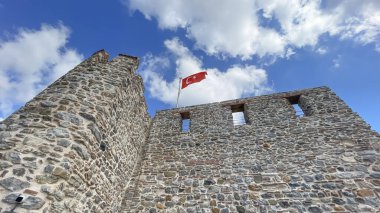 Anadolu Hisari, istanbul, Türkiye, 16 Eylül 2023, Anadolu Hisar kalesi. İstanbul 'un Tarihi ve Kültürel Mirasının Parlayan Mücevheri. Boğaz 'ın Gizemli Savunma Kalesi. Restorasyon sonrası görüntüler. İstanbul 'un İstanbul tarafı. Boğaz..