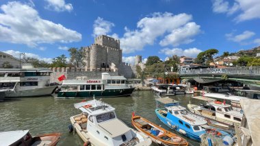 Anadolu Hisari, istanbul, Türkiye, 16 Eylül 2023, Anadolu Hisar kalesi. İstanbul 'un Tarihi ve Kültürel Mirasının Parlayan Mücevheri. Boğaz 'ın Gizemli Savunma Kalesi. Restorasyon sonrası görüntüler. İstanbul 'un İstanbul tarafı. Boğaz..