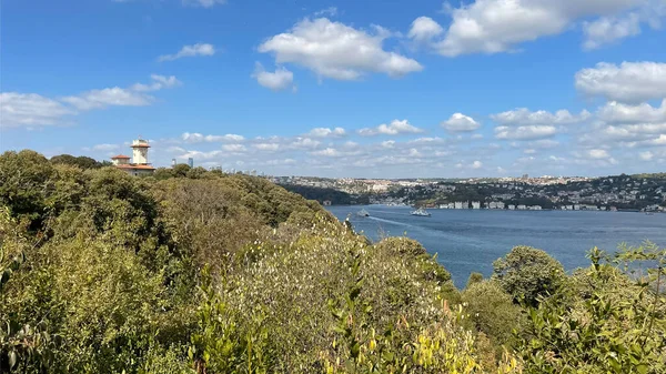 Beykoz, istanbul, Türkiye. 16.2023.Hidiv Grove. İstanbul 'un Gizli Cenneti ve Hidiv Sarayı' nın Tarihi Görkemi. Osmanlı İmparatorluğunun Zengin Tarihi 'ni keşfedin. İstanbul' un İstanbul tarafındaki İstanbul Boğazı..