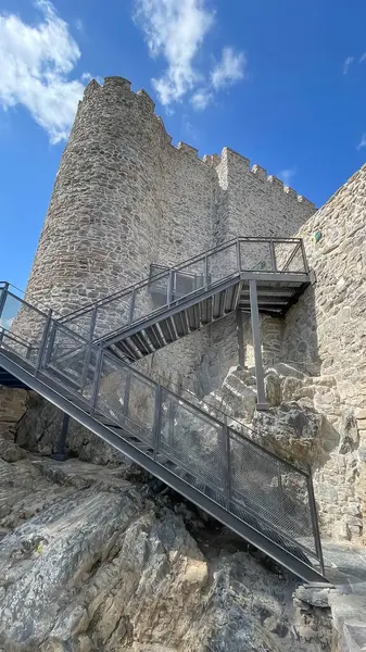 Anadolu Hisari, istanbul, Türkiye, 16 Eylül 2023, Anadolu Hisar kalesi. İstanbul 'un Tarihi ve Kültürel Mirasının Parlayan Mücevheri. Boğaz 'ın Gizemli Savunma Kalesi. Restorasyon sonrası görüntüler. İstanbul 'un İstanbul tarafı. Boğaz..