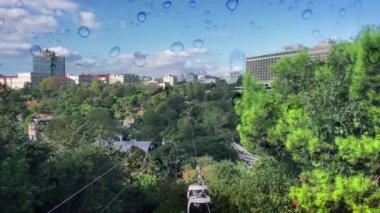 Macka, İstanbul, Türkiye. 19, 2023 Yeşil Oasis, Kablolu Araba Erişimi. İstanbul Macka Demokrasi Parkı 'nı keşfediyorum. Green Paradise Macka Demokrasi Parkı. Cable Car 'dan 