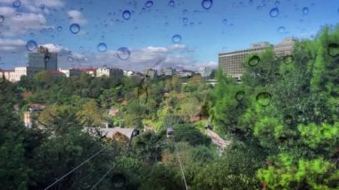 Macka, İstanbul, Türkiye. 19, 2023 Yeşil Oasis, Kablolu Araba Erişimi. İstanbul Macka Demokrasi Parkı 'nı keşfediyorum. Green Paradise Macka Demokrasi Parkı. Cable Car 'dan 