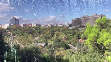 Macka, İstanbul, Türkiye. 19, 2023 Yeşil Oasis, Kablolu Araba Erişimi. İstanbul Macka Demokrasi Parkı 'nı keşfediyorum. Green Paradise Macka Demokrasi Parkı. Cable Car 'dan 